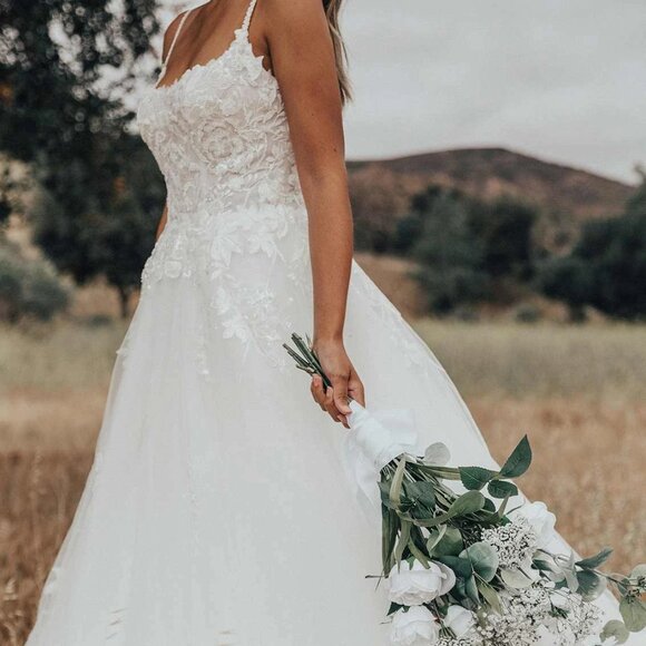 Essense of Australia Wedding Dress - US Size 2 - #D3386 - Picture 5 of 7